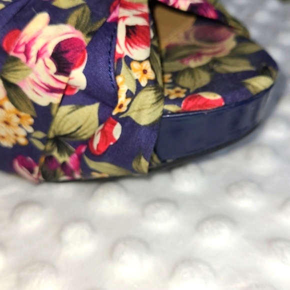 NWOT Charming Charlie Flower Print Platform Shoes - Size 9 - #9-0183 - Picture 8 of 8
